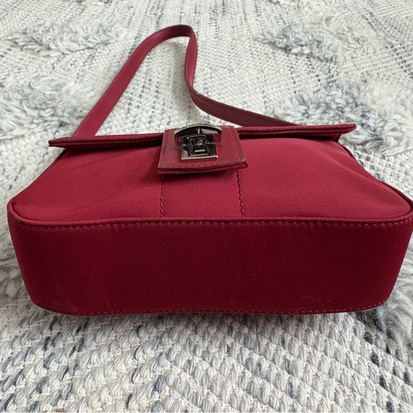 DKNY - Picture 4 of 8